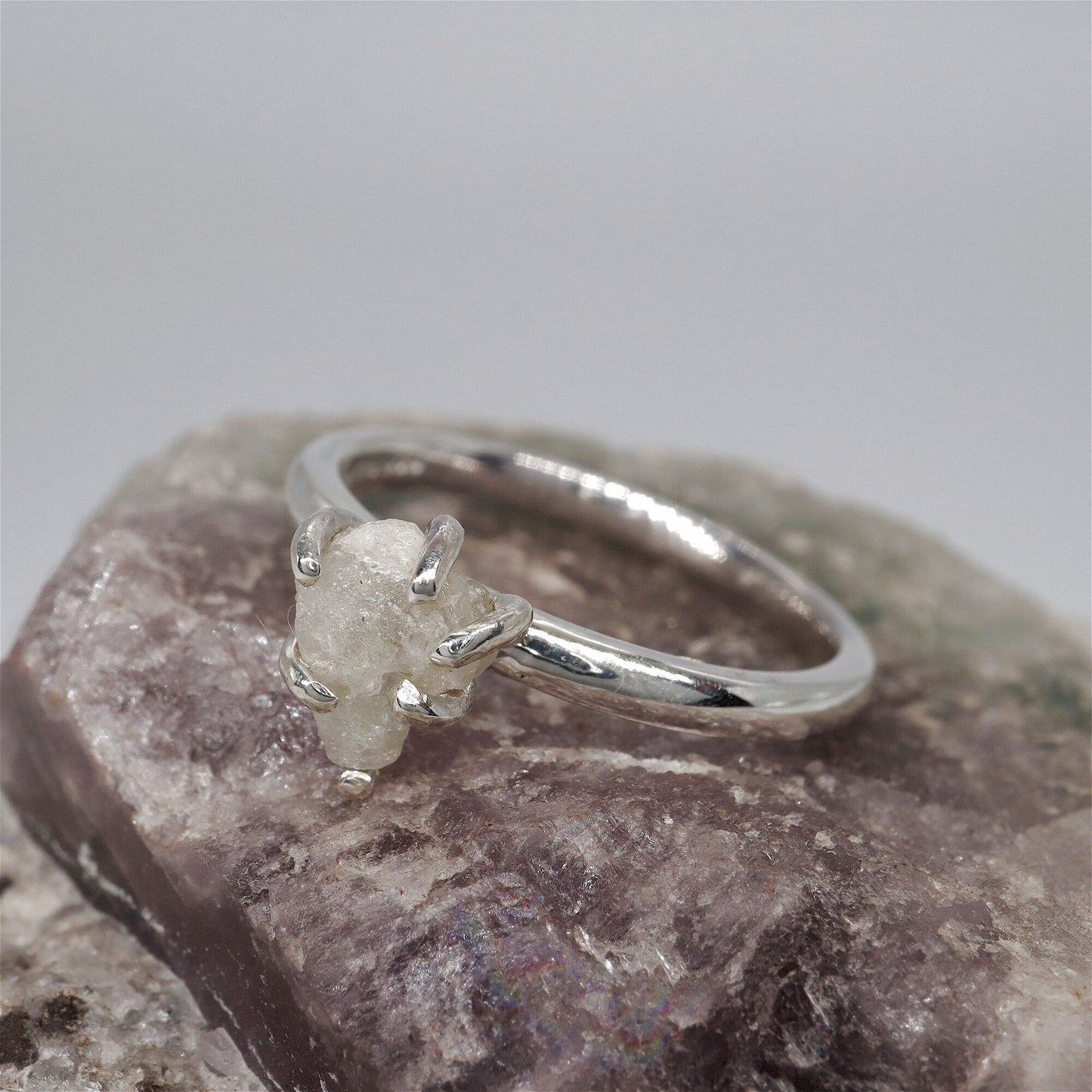 Uncut raw white diamond solitaire ring, 0.90ct. (HK02)