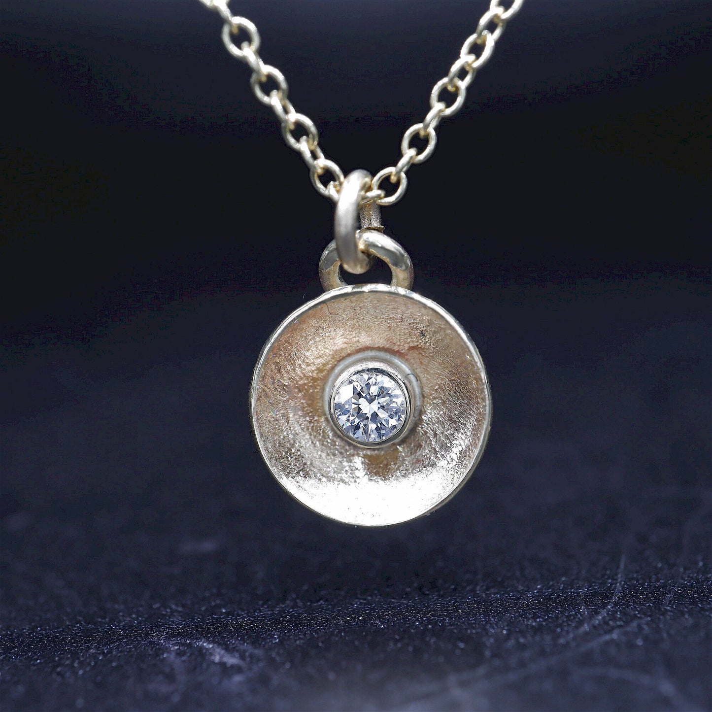 Diamond pendant, yellow gold Water Droplets design.