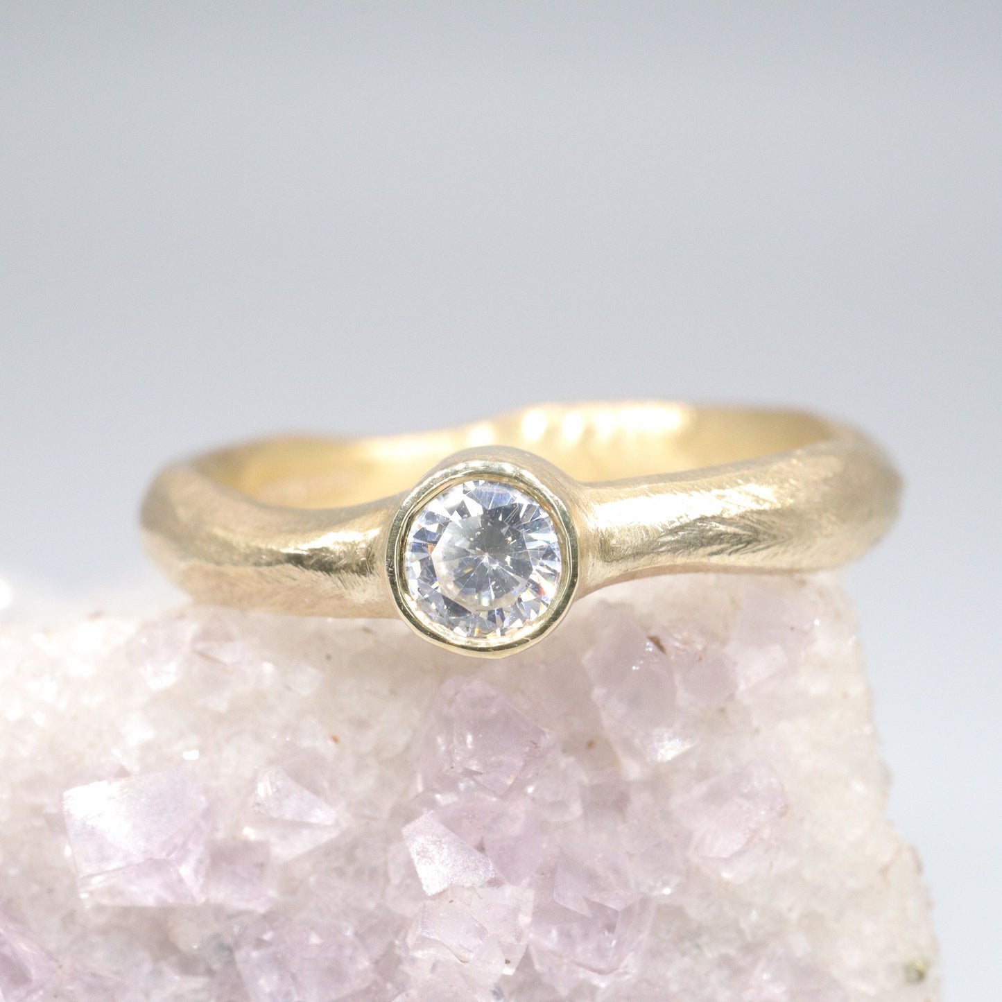 Solitaire diamond yellow gold larger ring, Beach Sand design