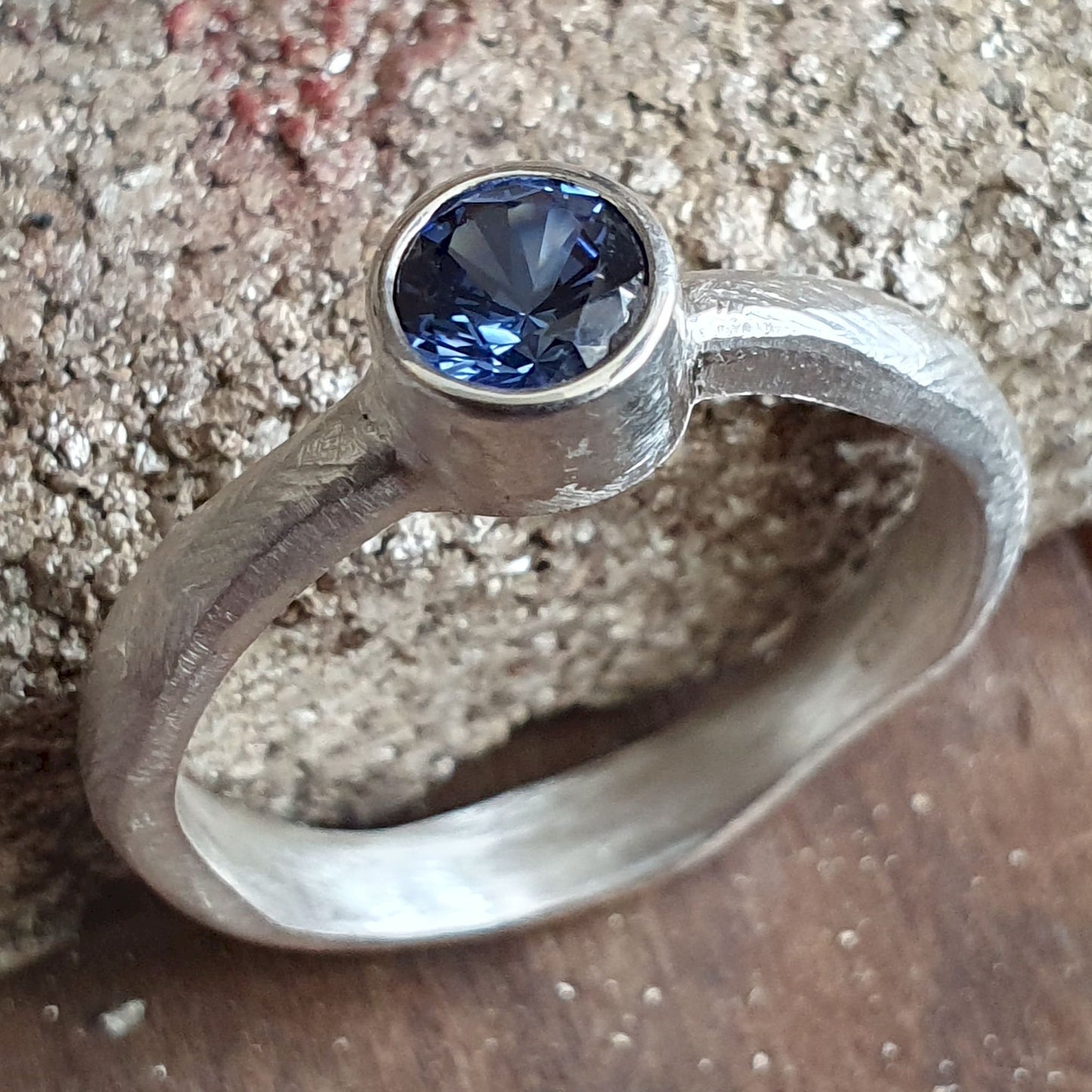 Solitaire large sapphire ring, Beach Sand silver design