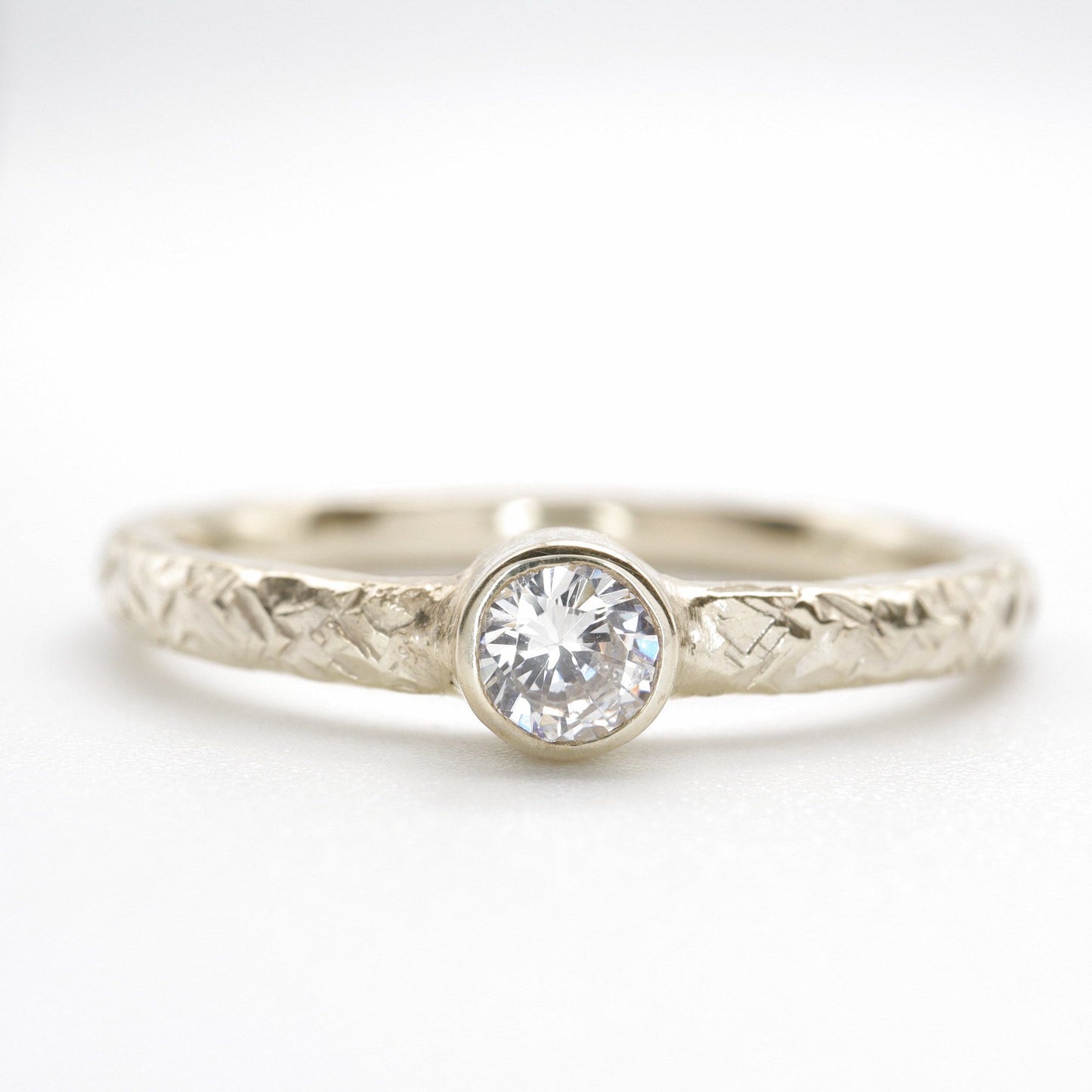 Solitaire diamond Fire design gold ring, 0.15ct