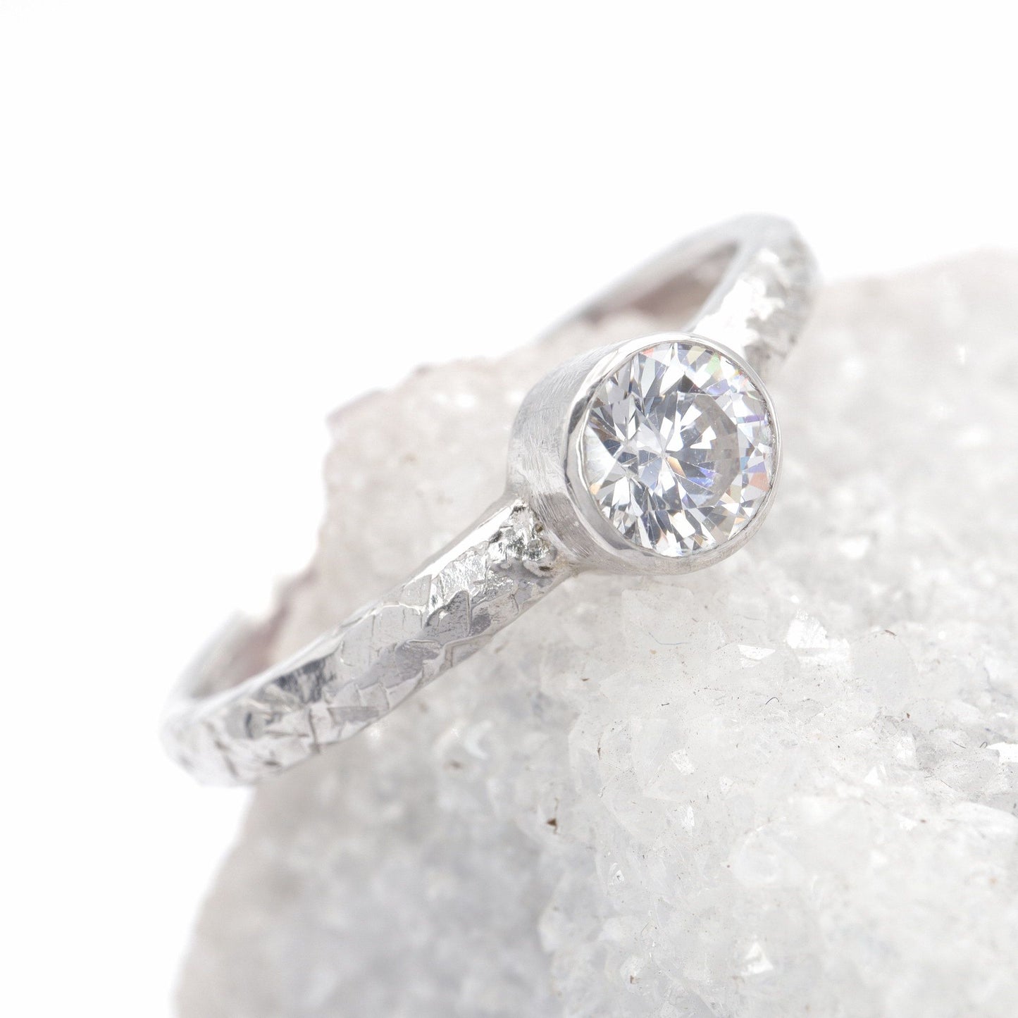 Solitaire 0.33ct diamond 18ct white gold Fire design ring