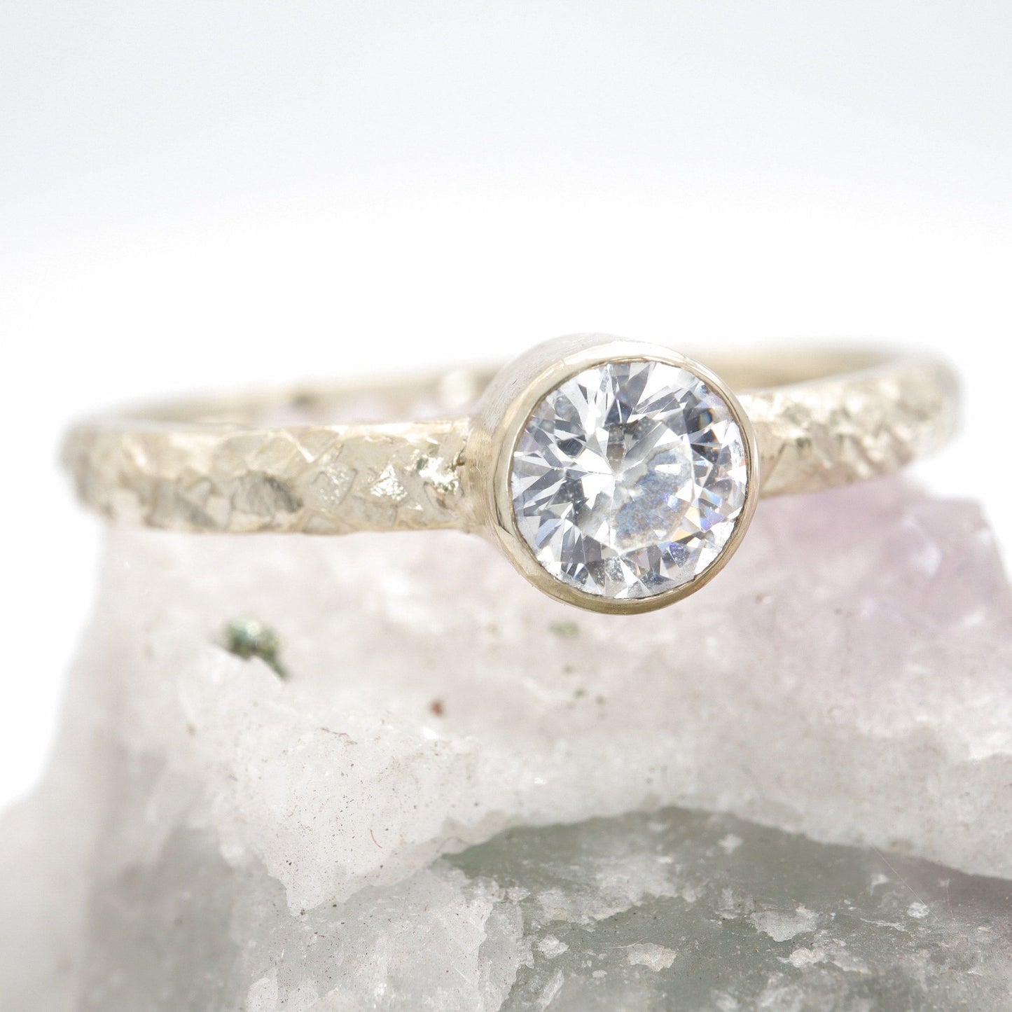 Solitaire 0.33ct diamond 18ct yellow gold Fire design ring