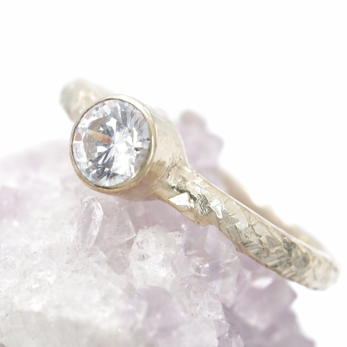 Solitaire 0.33ct diamond 18ct yellow gold Fire design ring