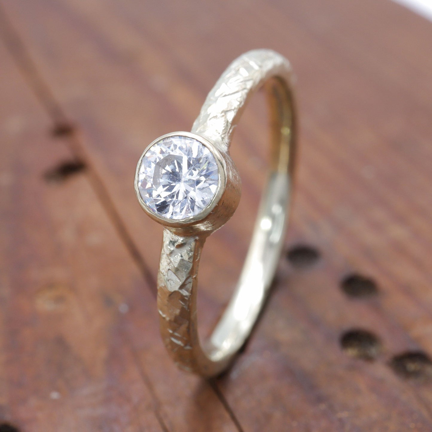 Solitaire 0.33ct diamond 18ct yellow gold Fire design ring