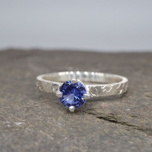 Sapphire solitaire gold Kendal design ring