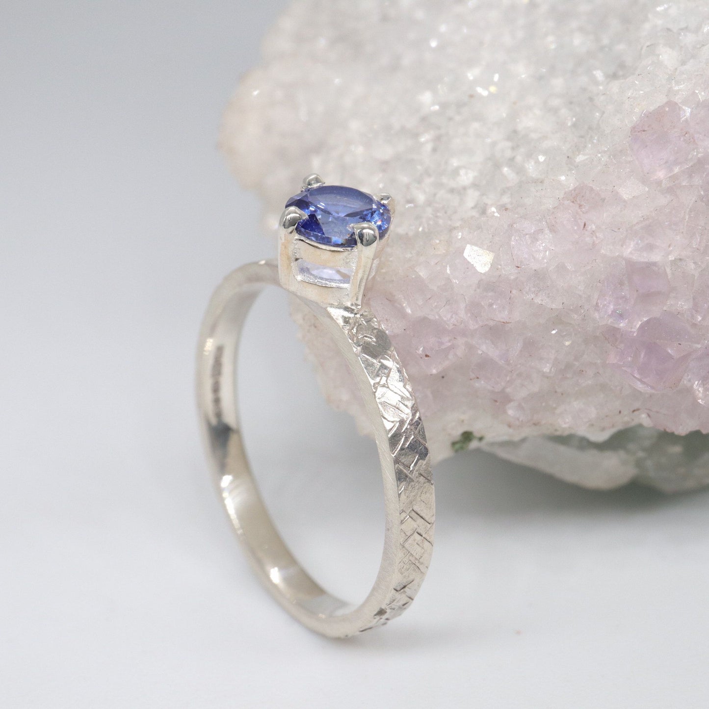Sapphire solitaire gold Kendal design ring