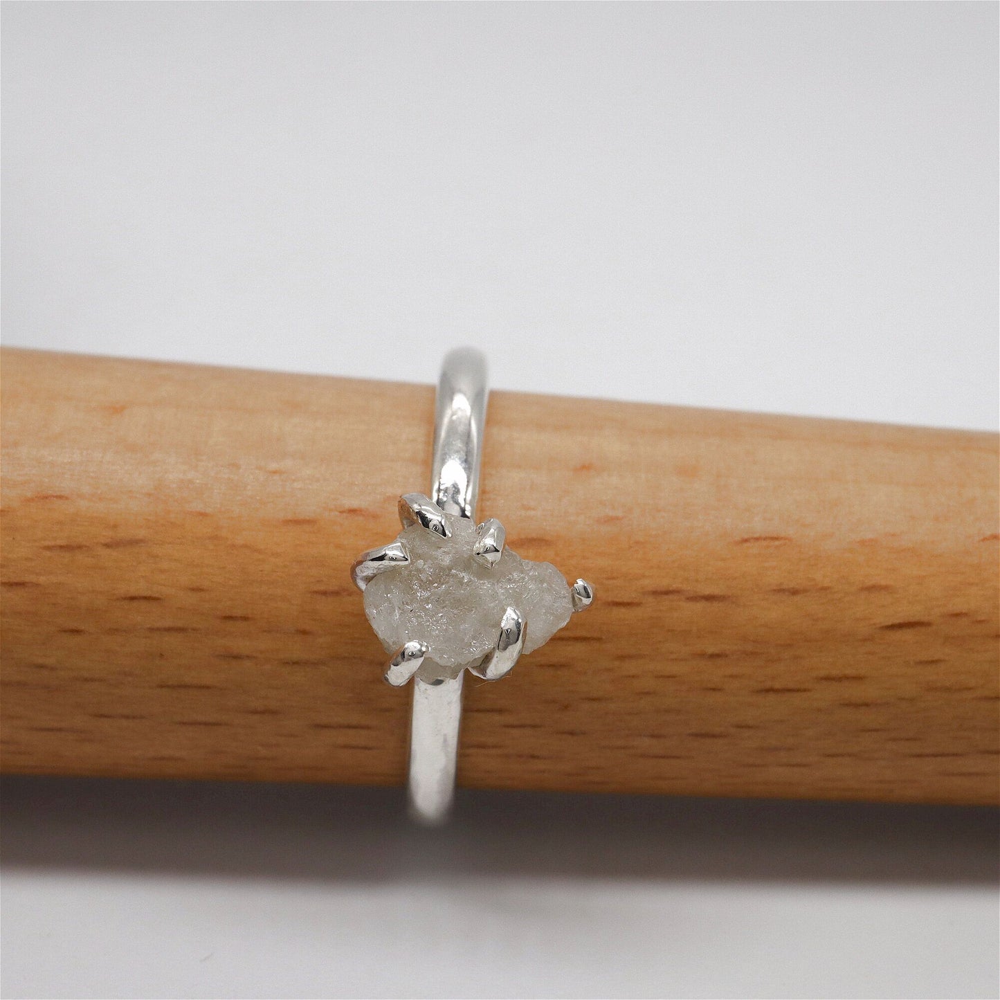 Uncut raw white diamond solitaire ring, 0.90ct. (HK02)