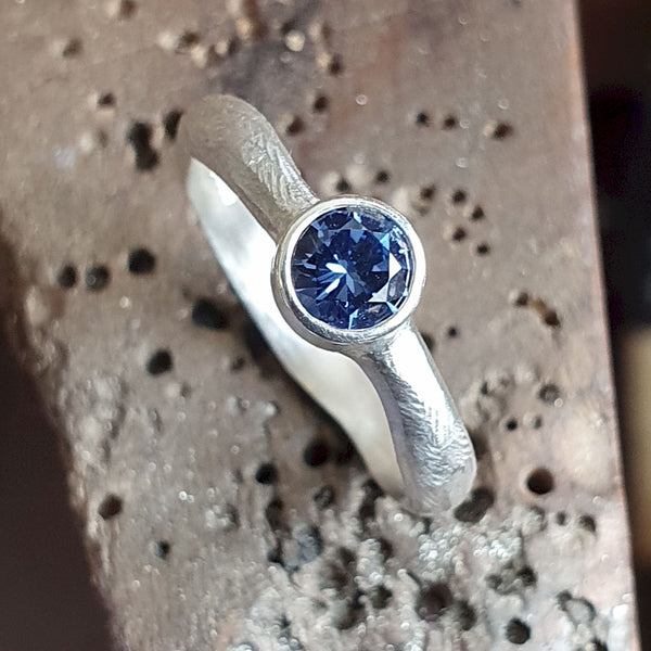 Solitaire large sapphire ring, Beach Sand silver design