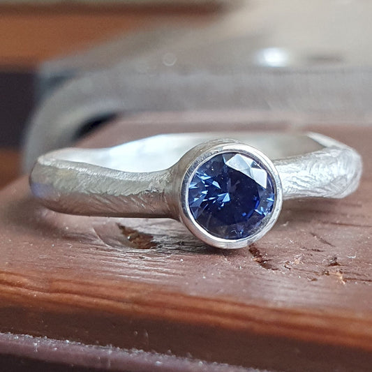 Blue sapphire solitaire white gold large ring, Beach Sand design