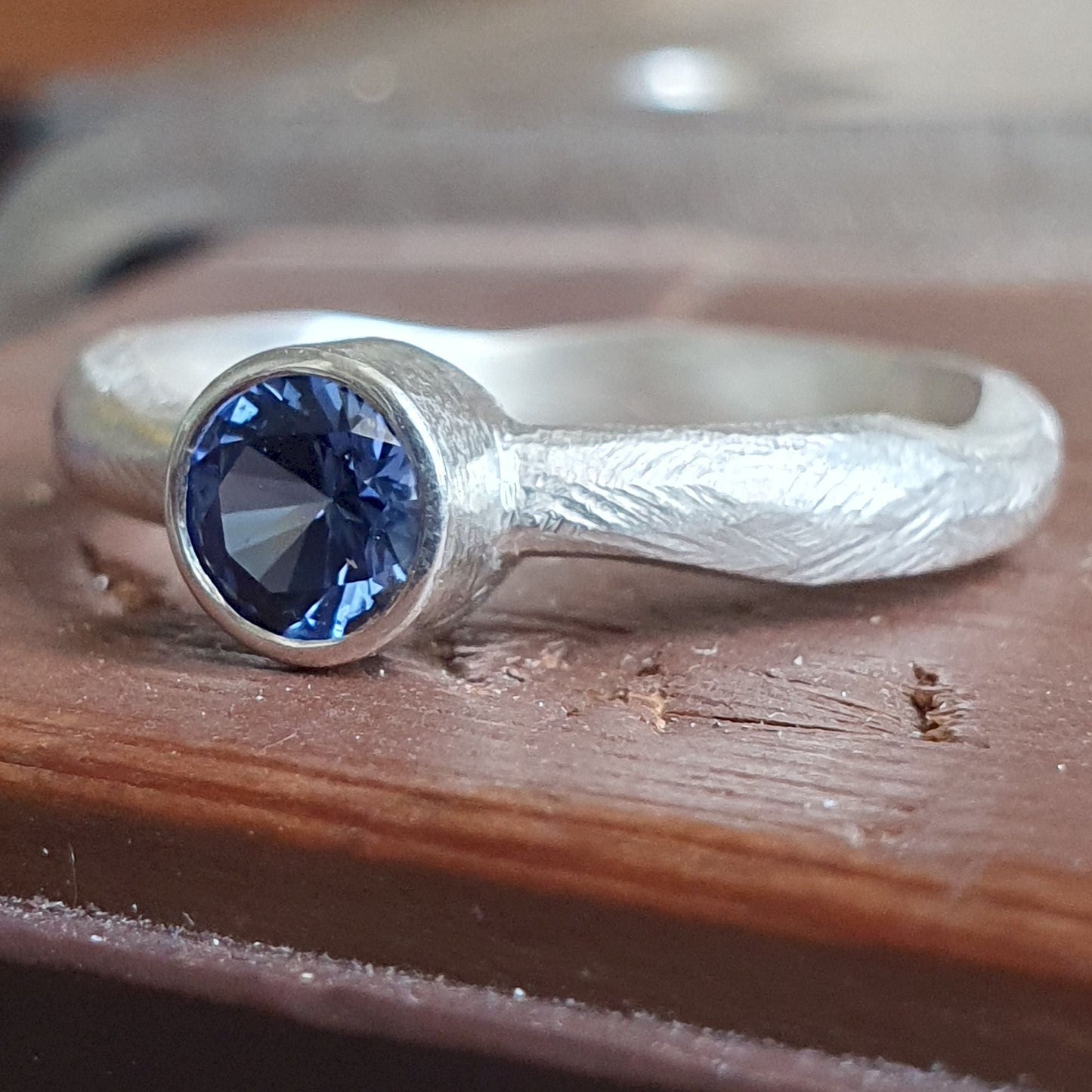 Blue sapphire solitaire white gold large ring, Beach Sand design