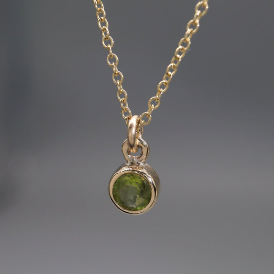 Yellow gold Peridot pendant with chain. August Birthstone