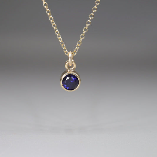 Sapphire gold pendant with chain. Birthstone for September.