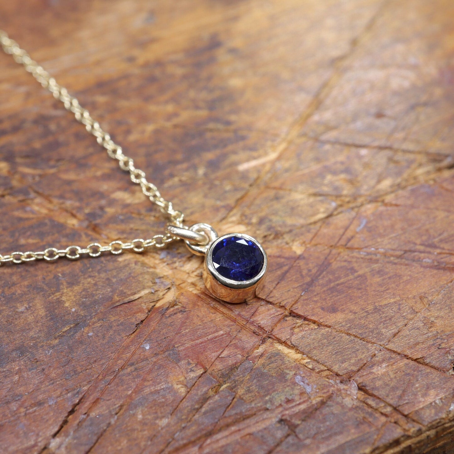 Sapphire gold pendant with chain. Birthstone for September.