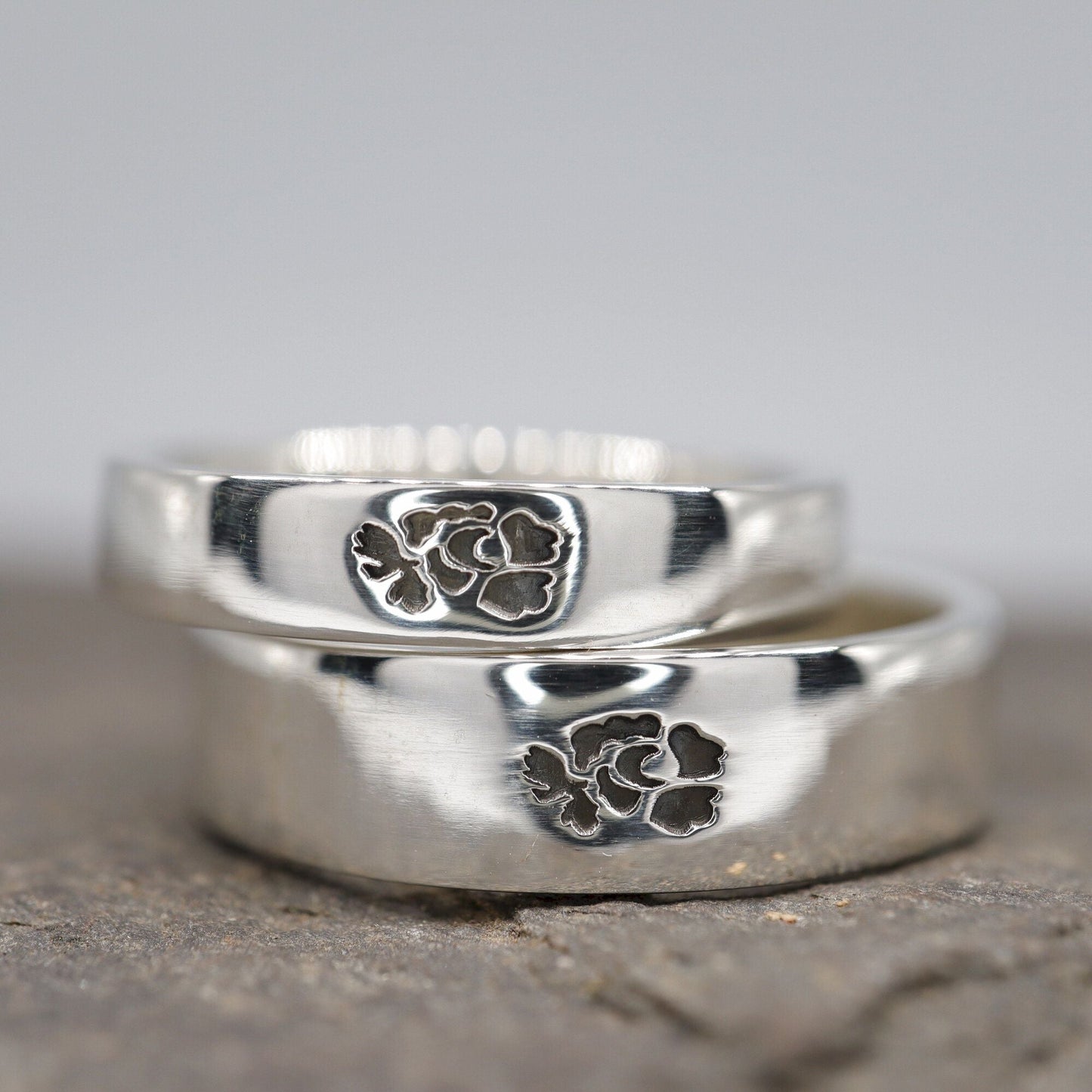 English Rose 4mm and 6mm silver wedding ring set