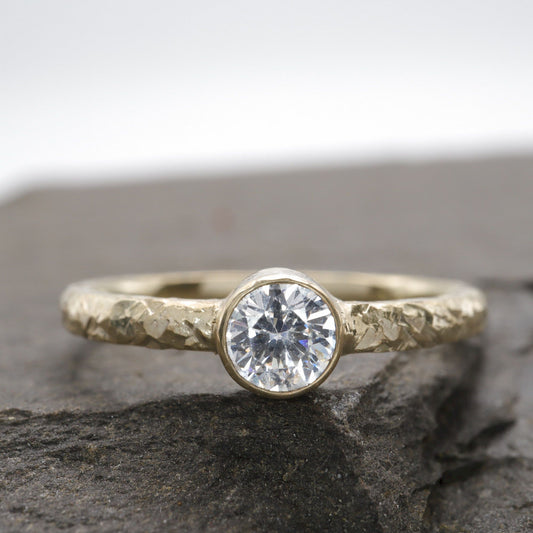 Solitaire 0.33ct diamond 18ct yellow gold Fire design ring