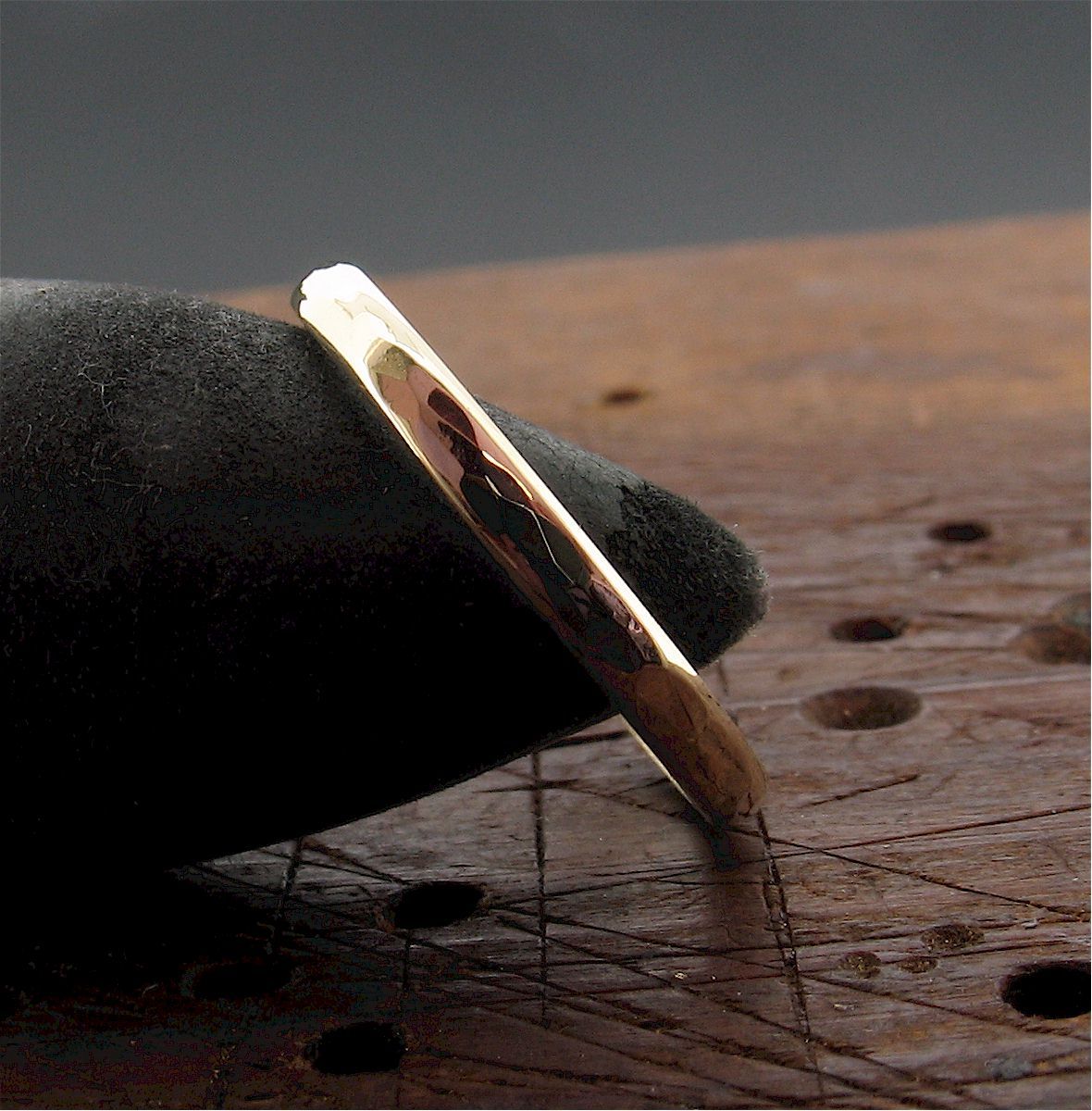 Gold thin wedding ring, Pebble design - Cumbrian Designs